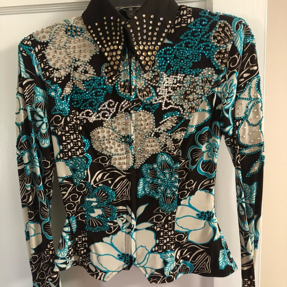 Multi colored horse show blouse. Nice collar and cuffs